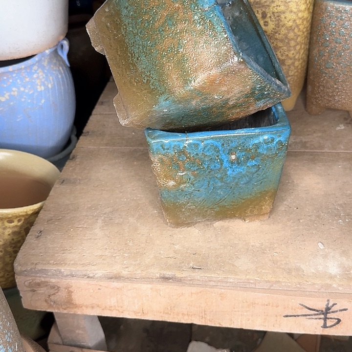 粗砂花盆微瑕花盆处理来咯