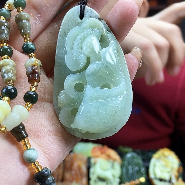 蛇纹石玉吊坠未镶嵌