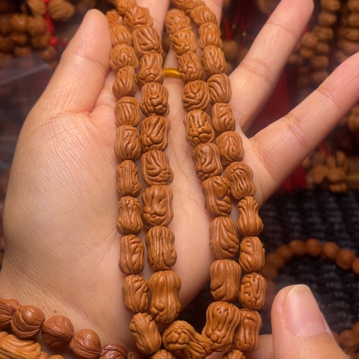 木质类龙纹桃枭挂件