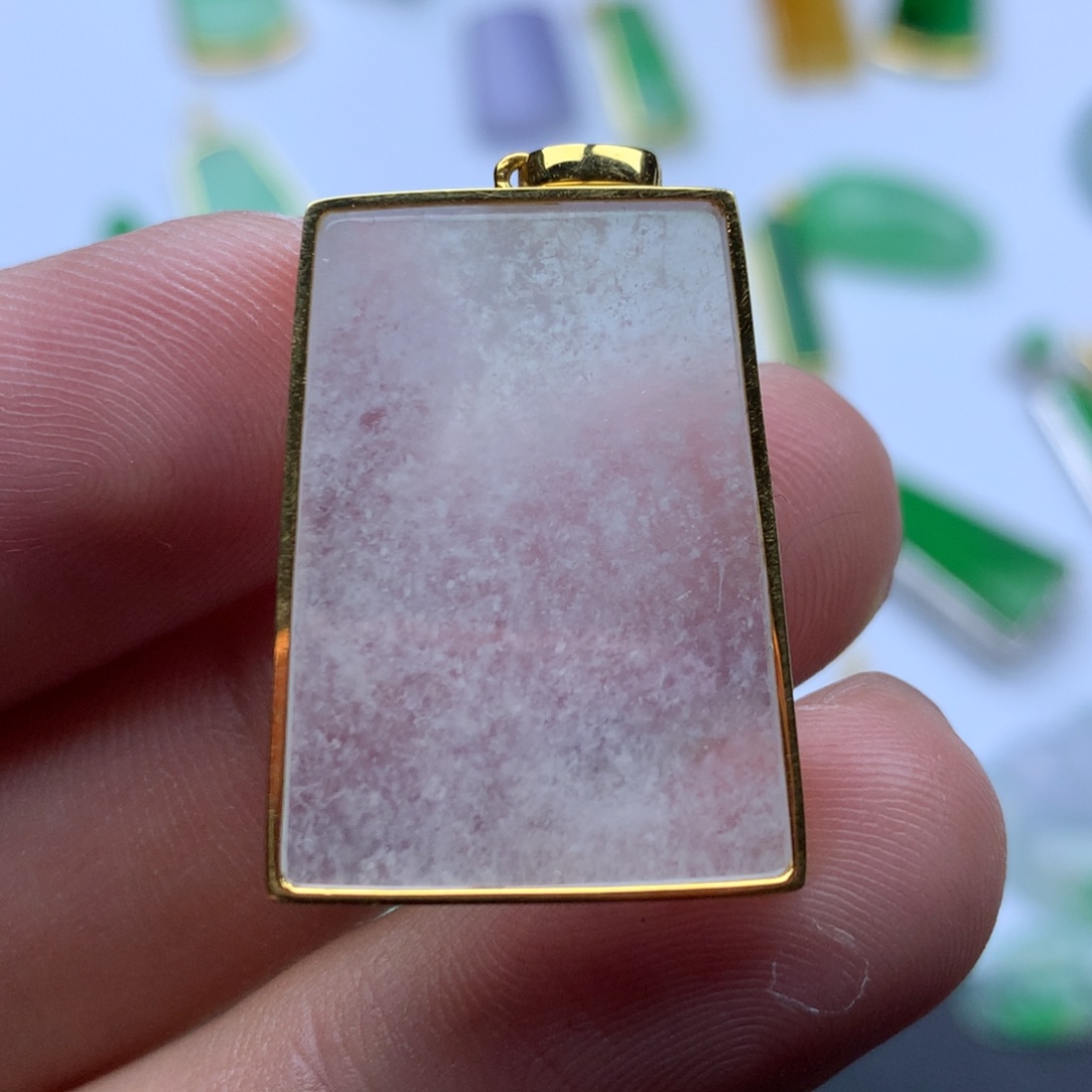 翡翠颈饰未镶嵌翡翠