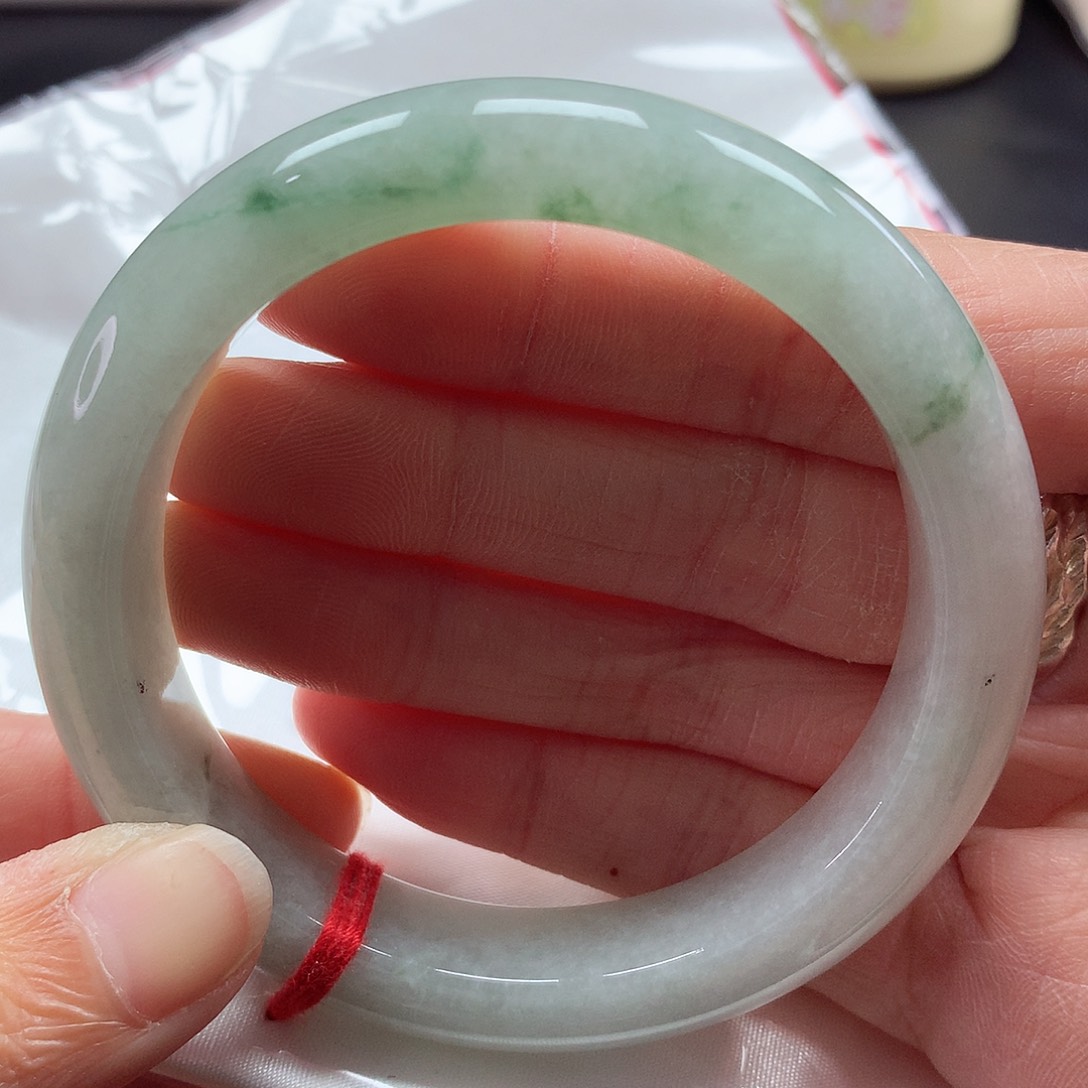 翡翠手镯未镶嵌55圈