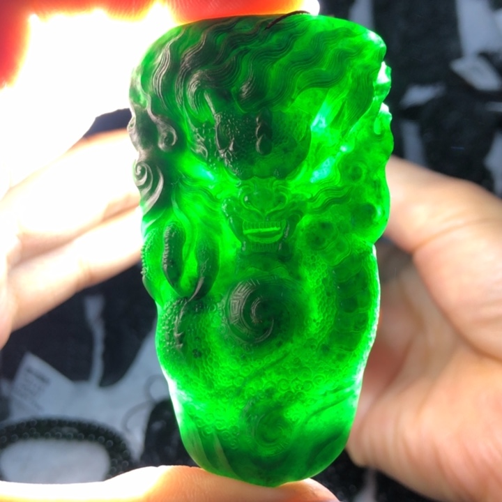 定制翡翠未镶嵌随形龙