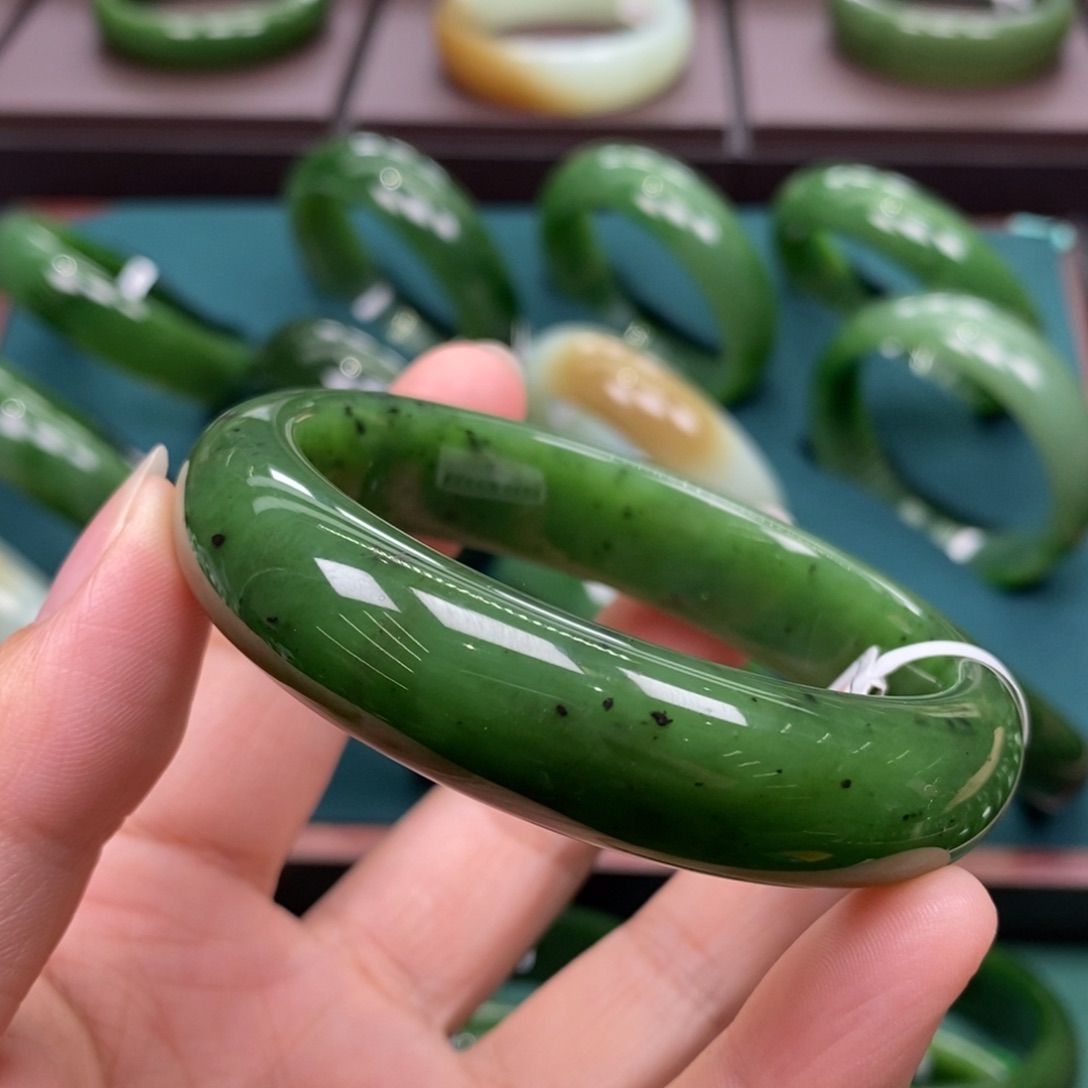 和田玉（碧玉）未镶嵌手镯