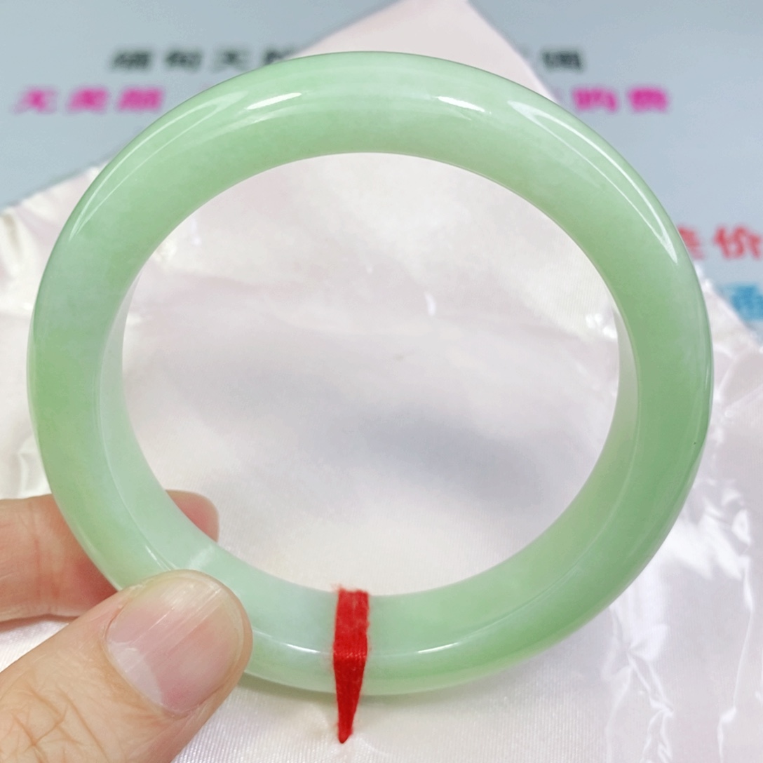 翡翠手镯未镶嵌我****儿59圈口正圈
