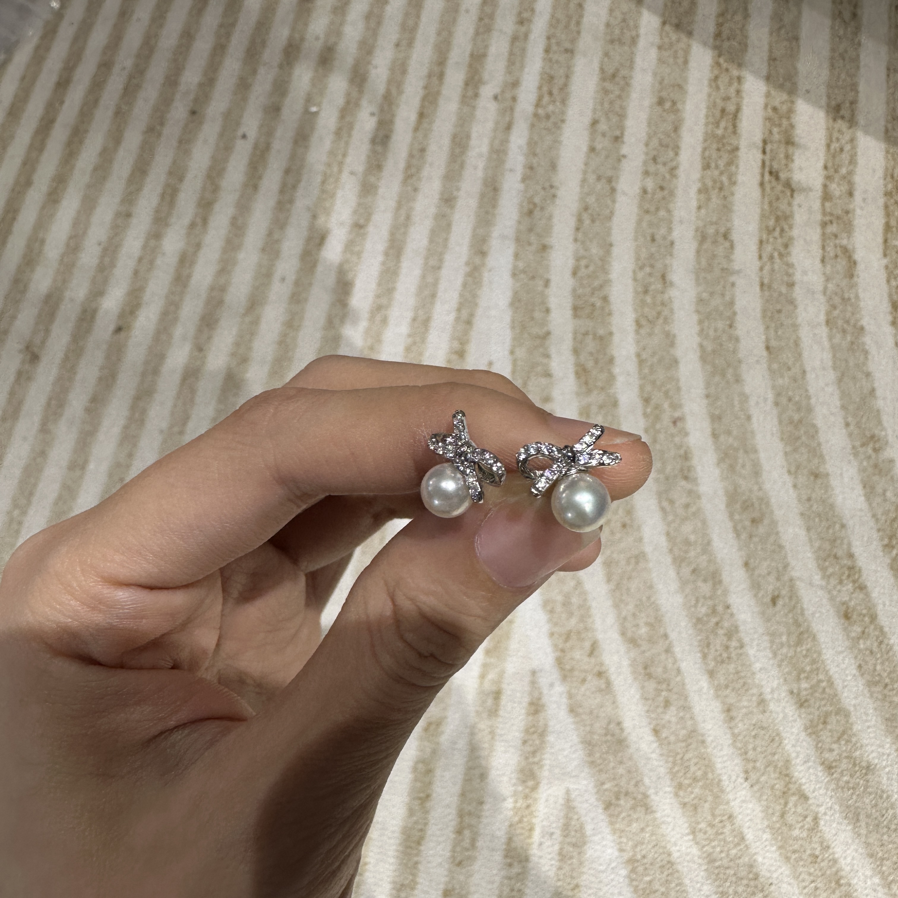 【B75】 5-6mm海水AK 蝴蝶结银耳钉