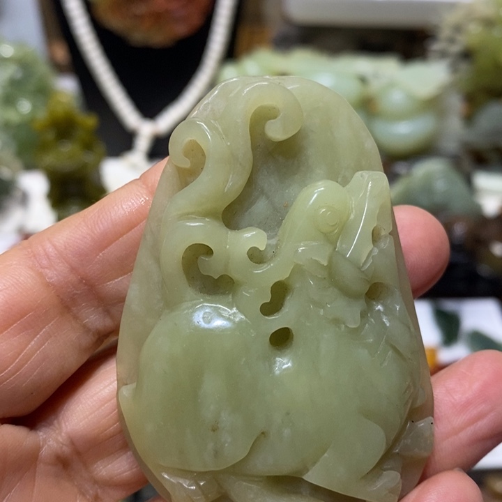 透闪石-蛇纹石玉未镶嵌挂坠