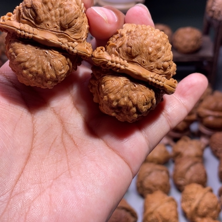 正**?蛤蟆头雕刻的金蟾