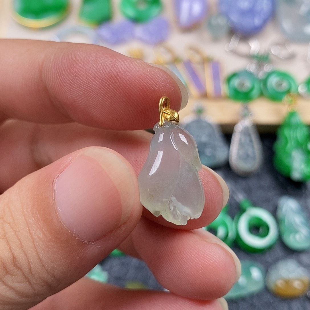 翡翠18K金镶嵌颈饰翡翠