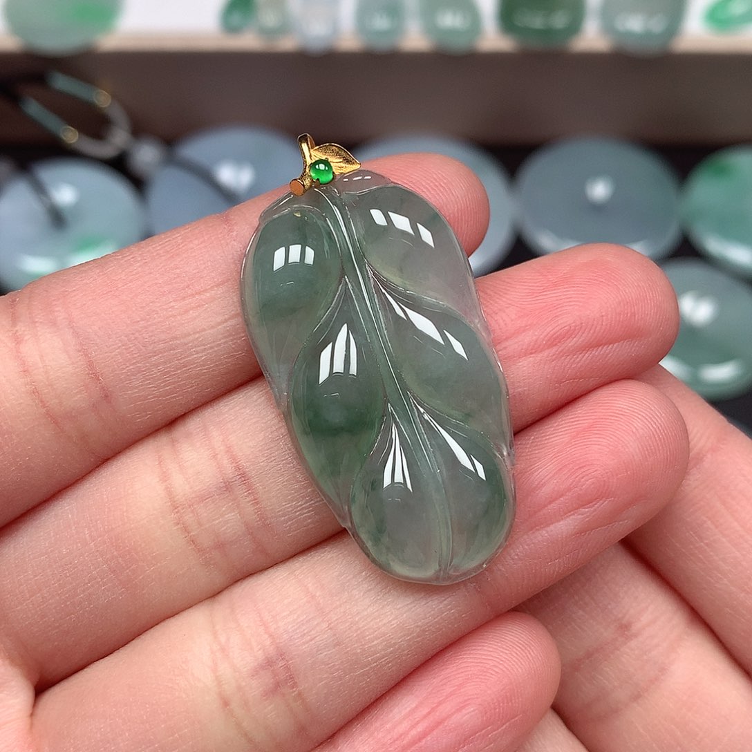 翡翠颈饰未镶嵌叶子