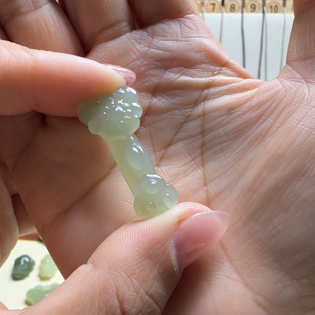 和田玉颈饰未镶嵌刺**崔