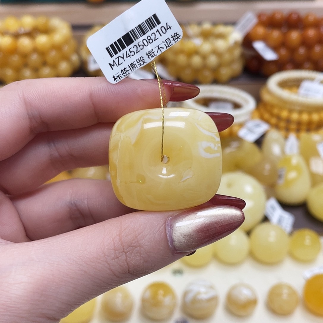 蜜蜡未镶嵌珠宝奇石29.6*32.6*14.1mm妖花方扣