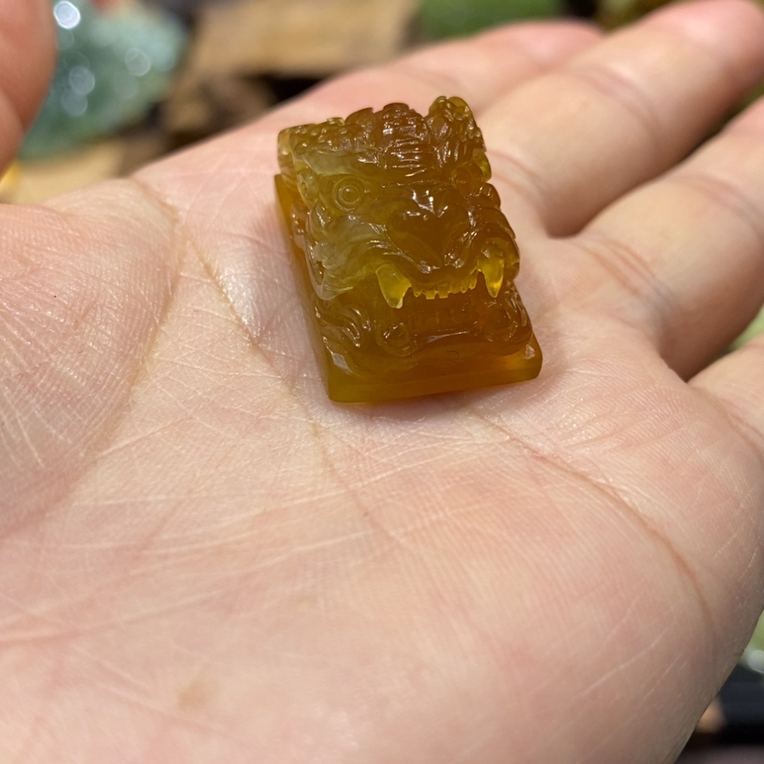 蛇纹石玉颈饰未镶嵌一**子