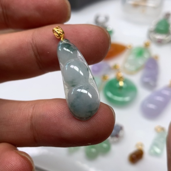 翡翠颈饰未镶嵌翡翠