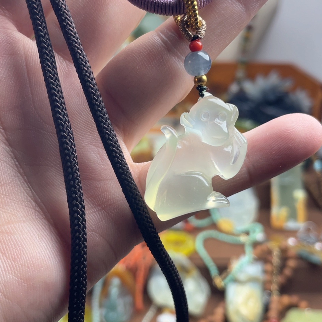 蛇纹石玉未镶嵌吊坠