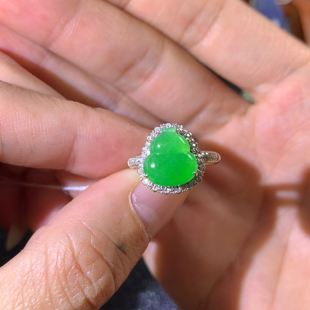 翡翠18K金镶嵌戒指翡翠
