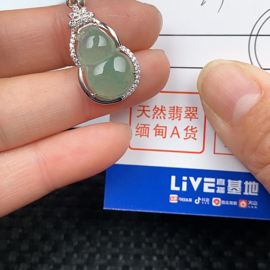 翡翠颈饰银S925镶嵌吊坠