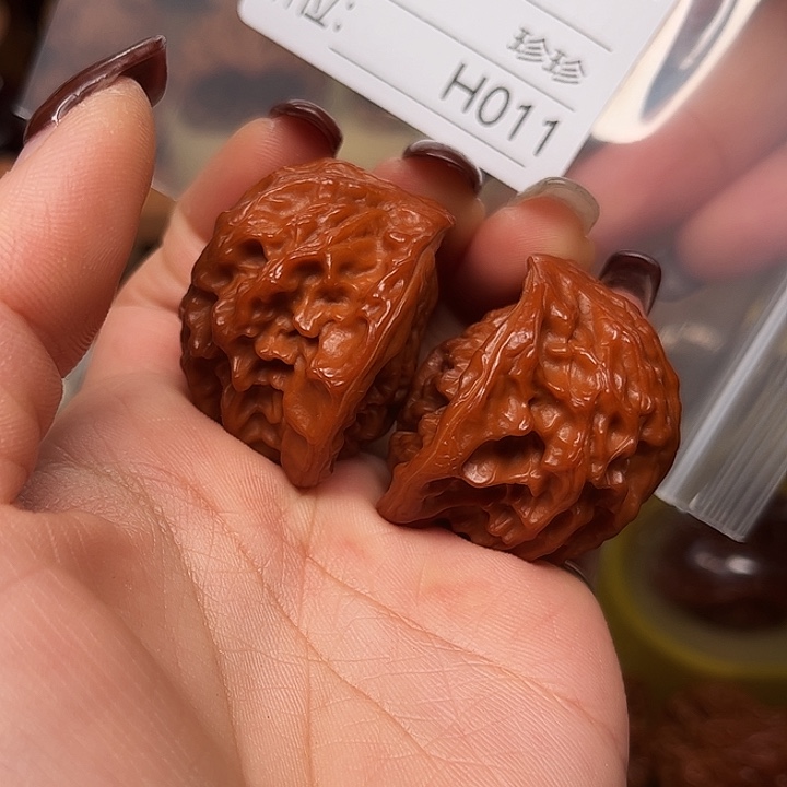 铁***头文玩核桃吊坠红蛇