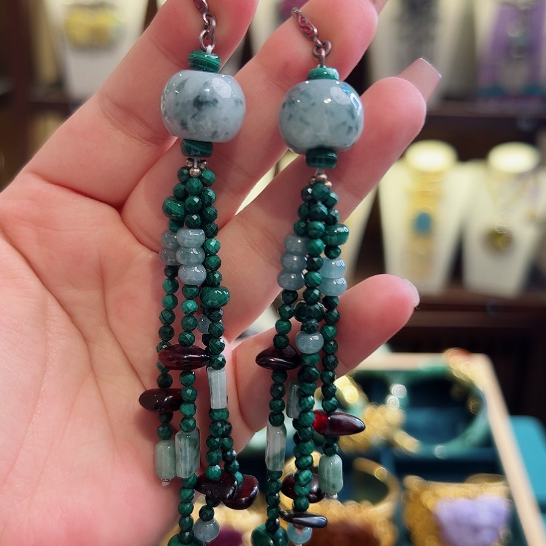 翡翠耳饰未镶嵌古风