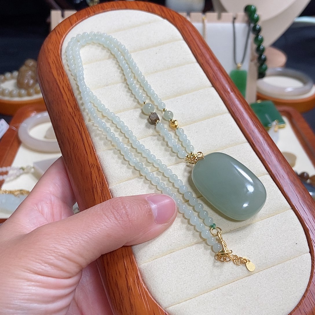 和田玉颈饰18K金镶嵌