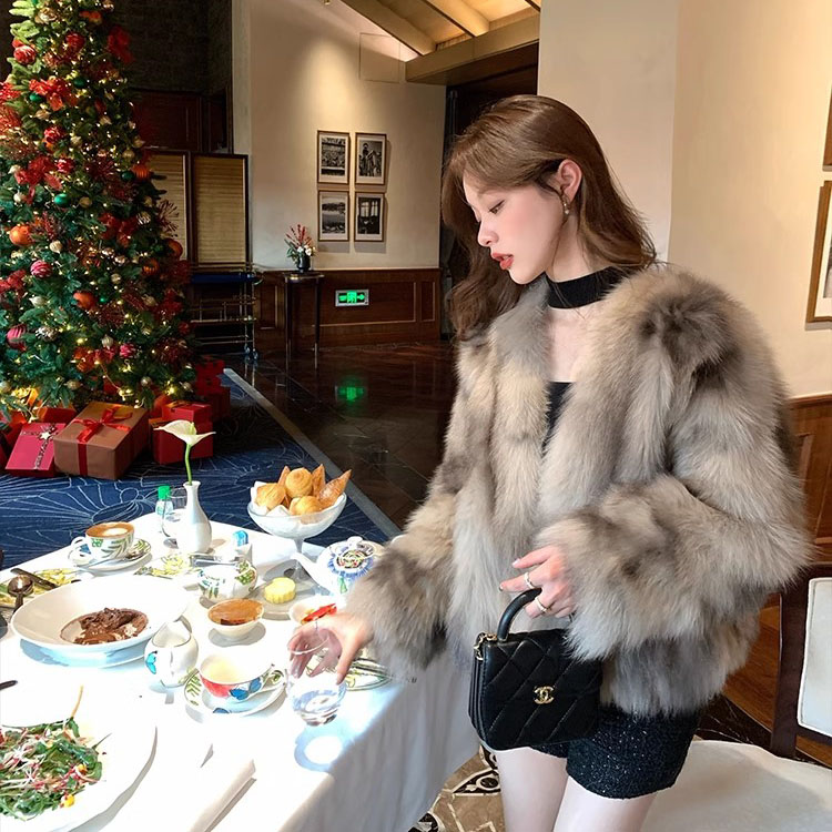 维多利亚海宁年轻款显瘦毛毛外套女