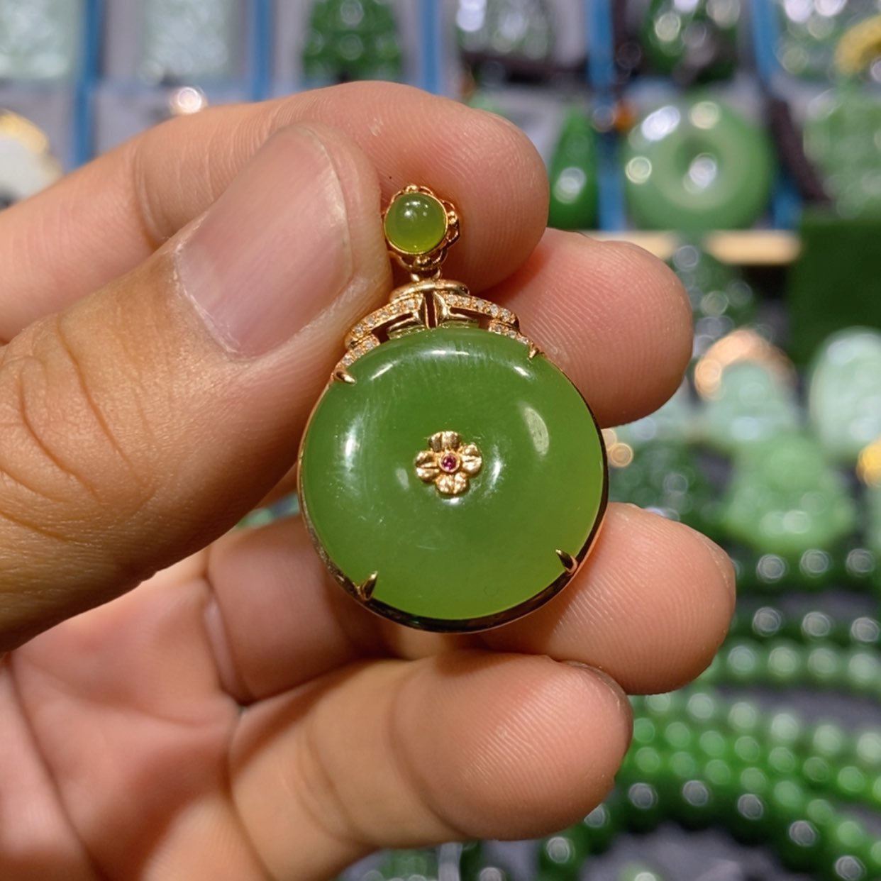 【闪购商品】和田玉吊坠(不含链)18K金镶嵌苹果绿平安扣 21