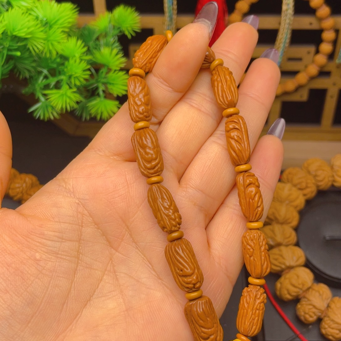 赵***仓桃核手串红红火火。红红火火