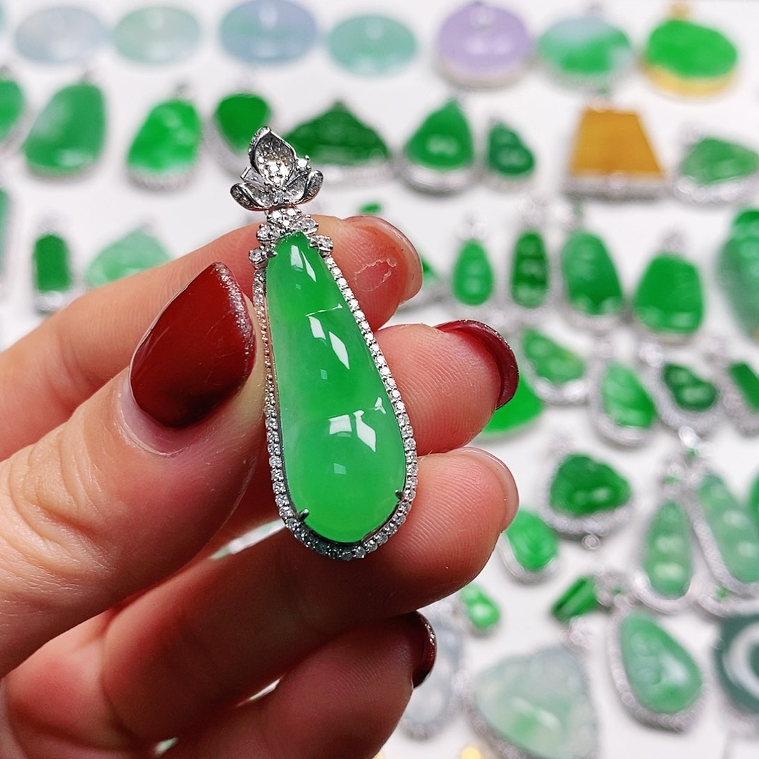 翡翠颈饰18K金镶嵌18K金钻镶嵌