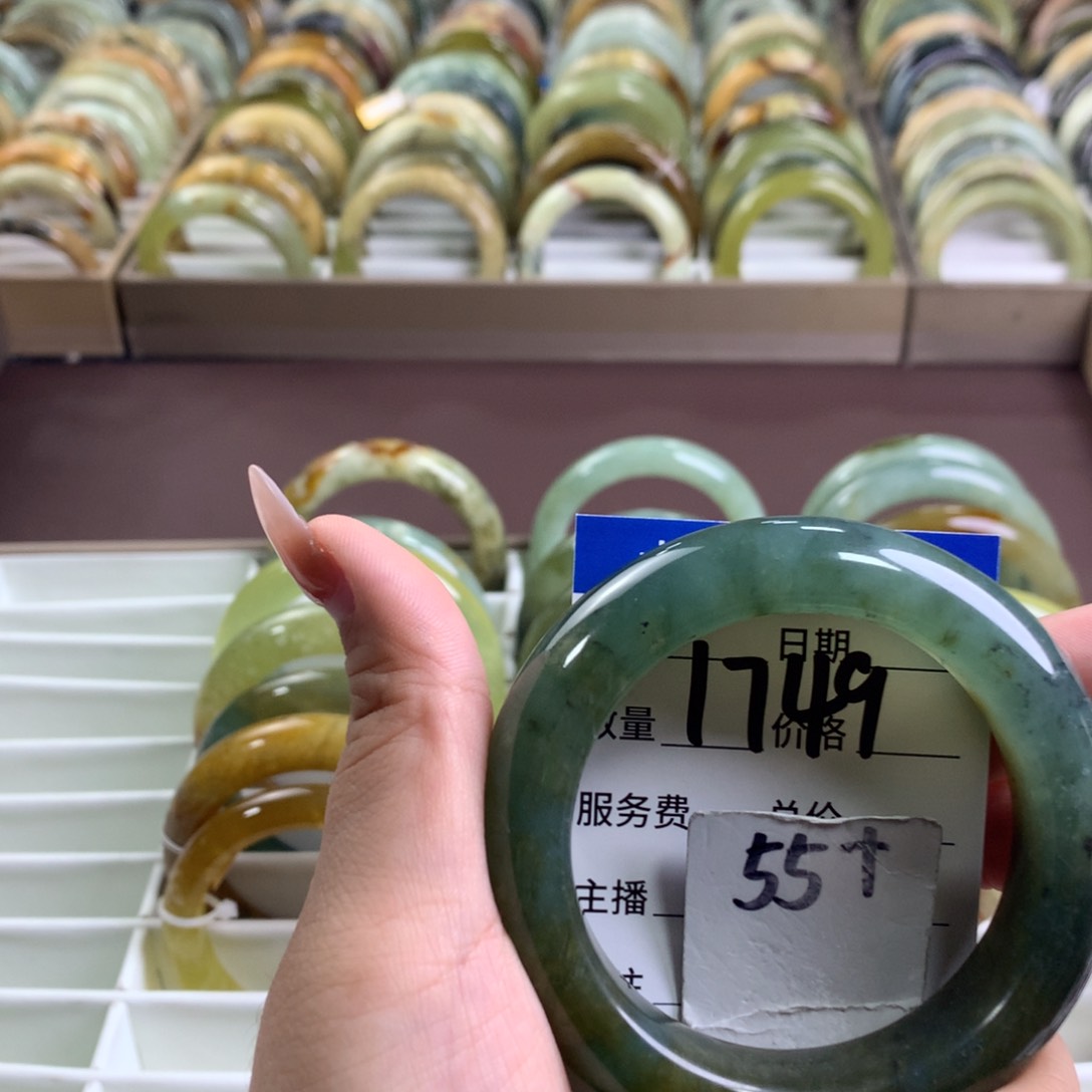 蛇纹石玉未镶嵌手镯1749