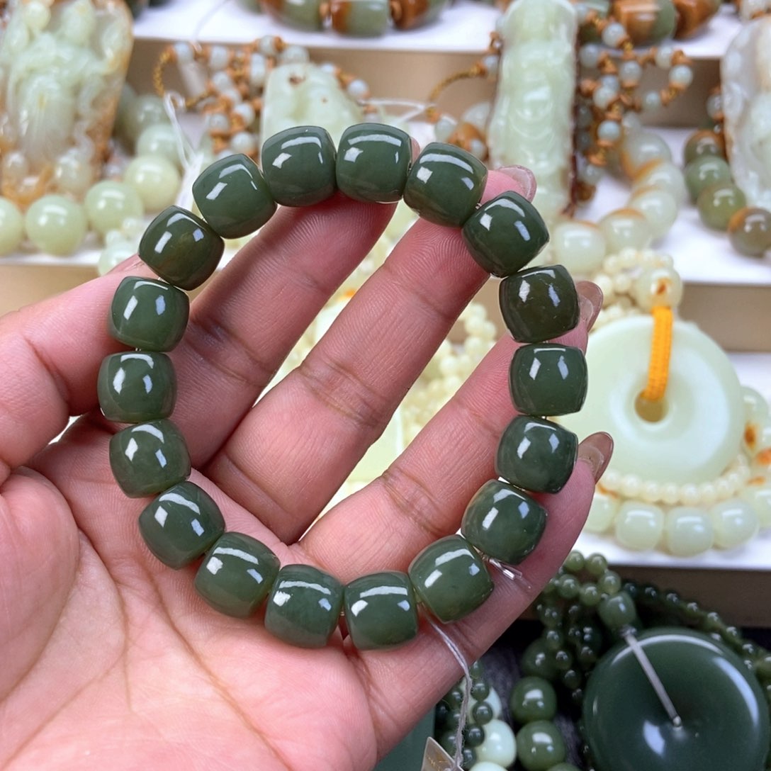 透闪石质玉手串未镶嵌