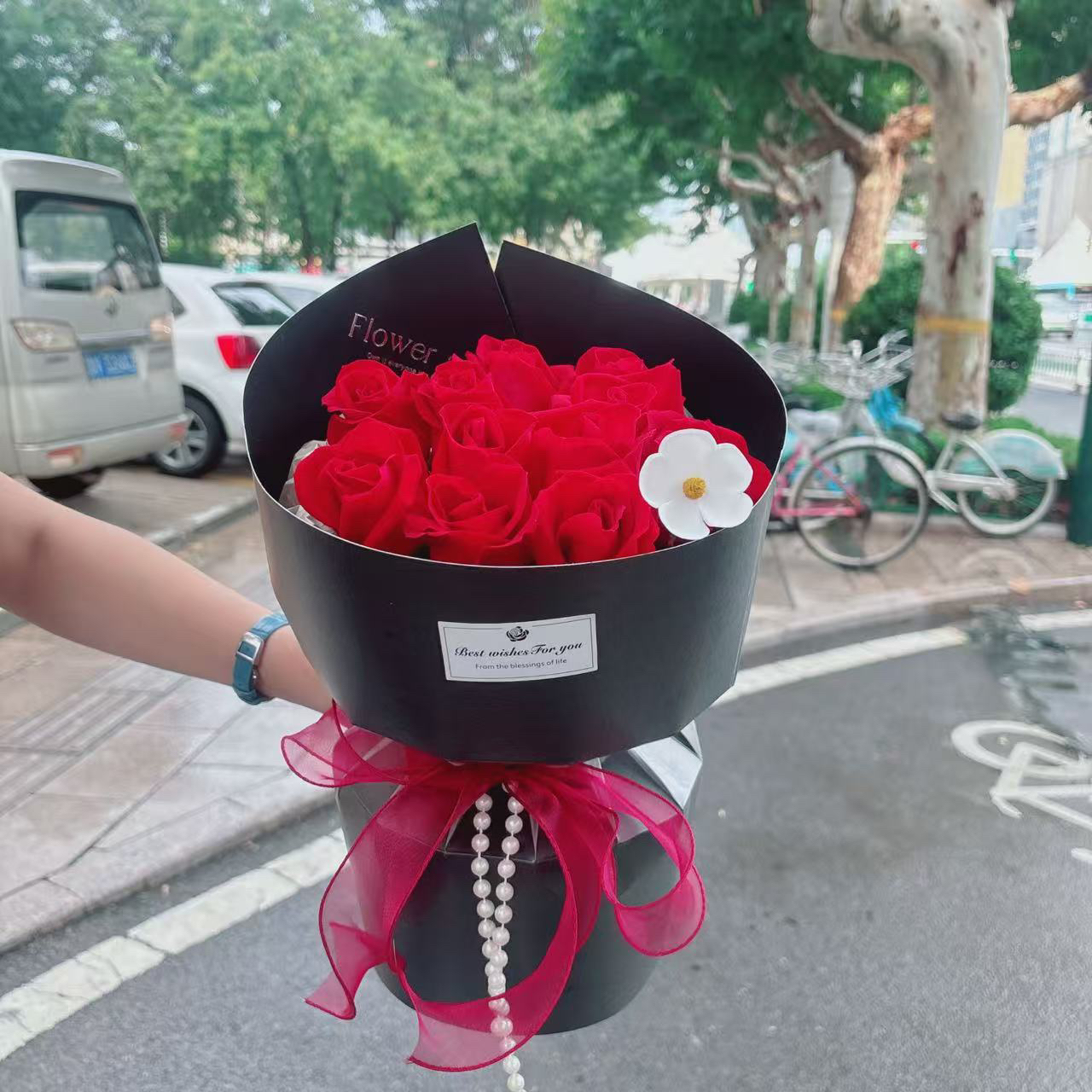 潍坊明星鲜花实体店11支红玫瑰只配送潍坊市区