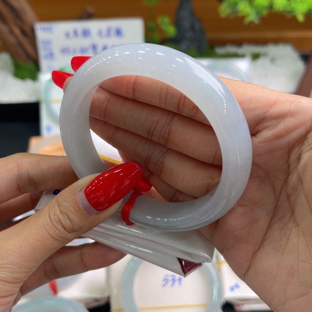 翡翠未镶嵌手镯缅甸，性价比