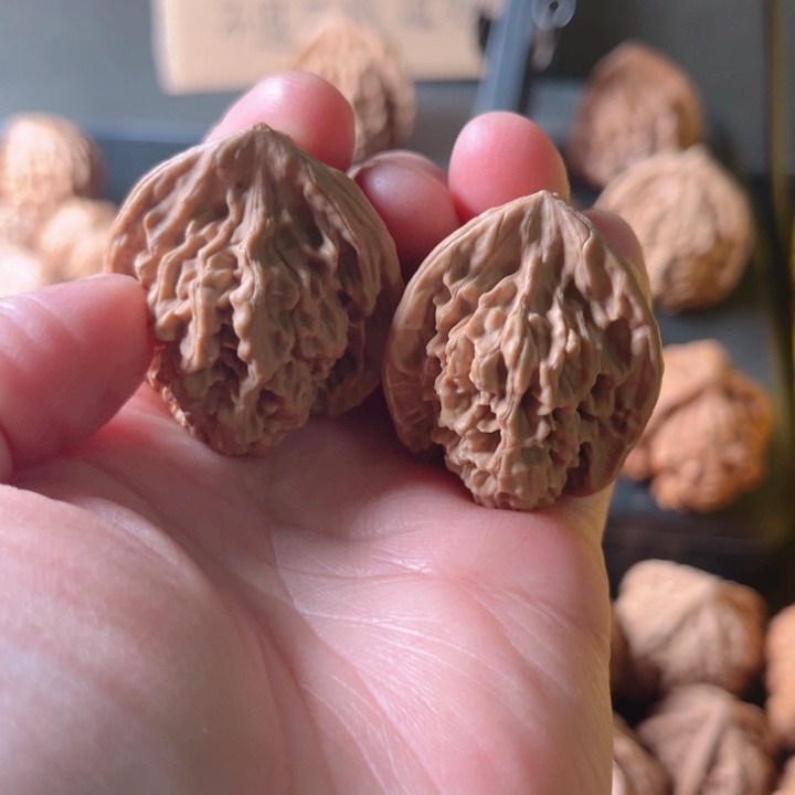 莫***问吊坠文玩核桃文玩