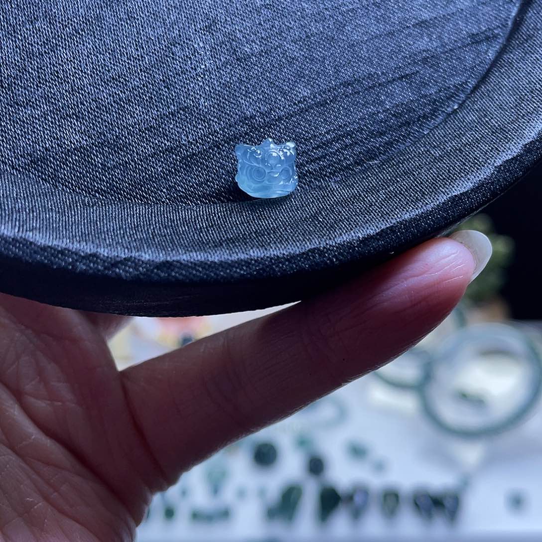 翡翠散珠天然A货翡翠卡7.9醒狮一颗