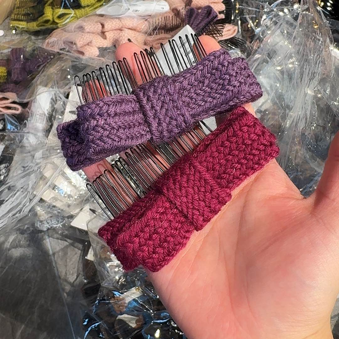 非金属红色紫色毛线
