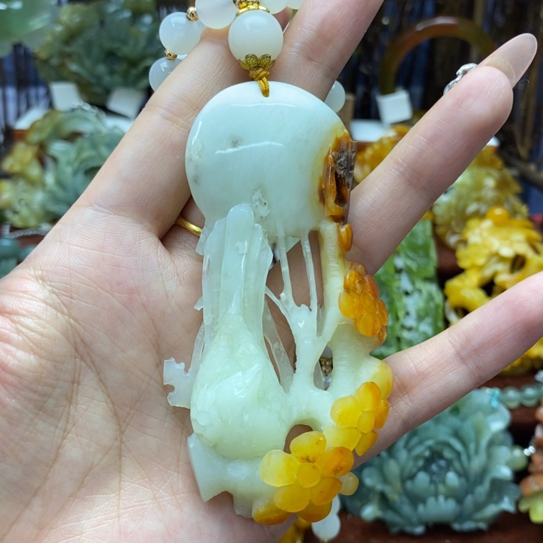 蛇纹石玉未镶嵌颈饰