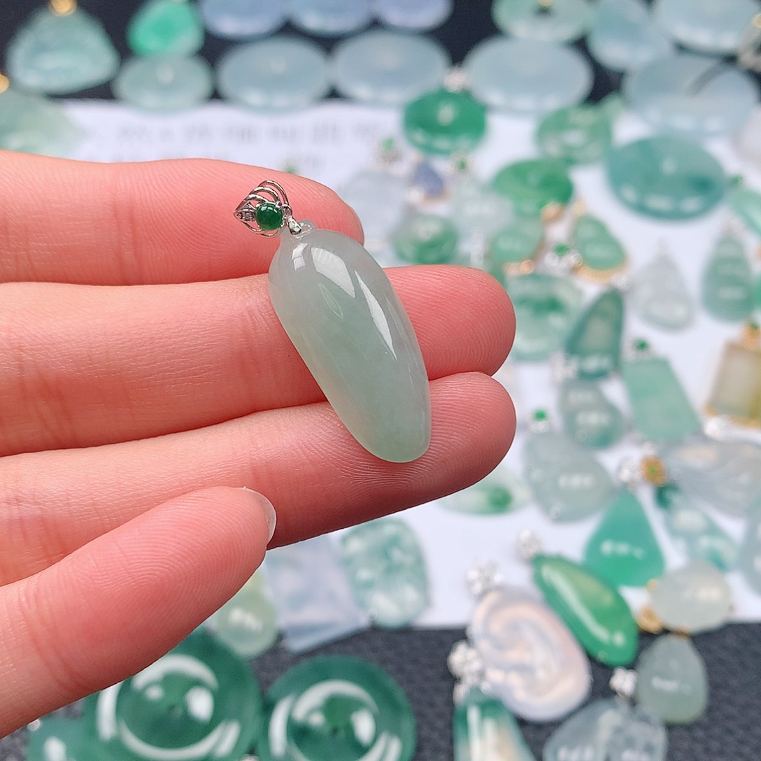 翡翠颈饰18K金镶嵌天然翡翠