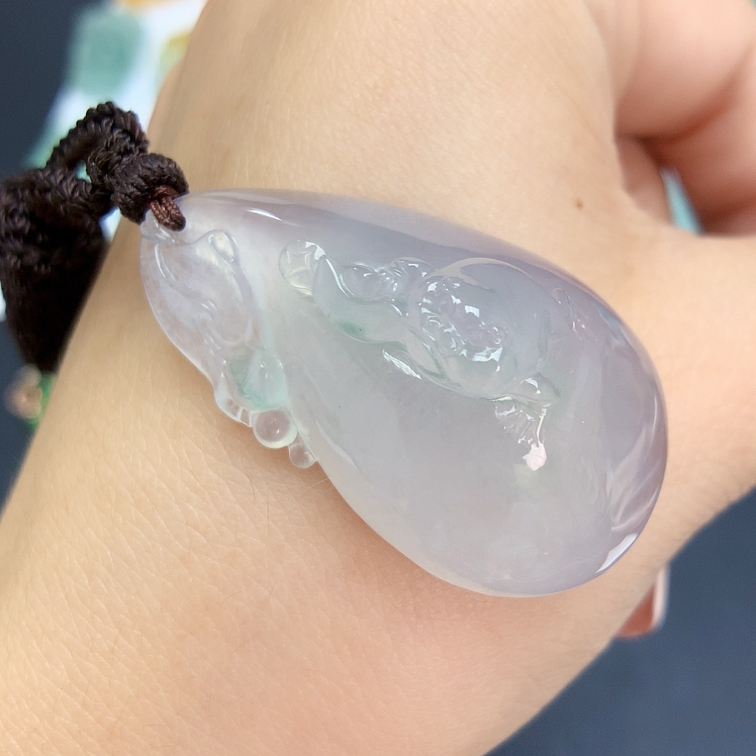 翡翠未镶嵌颈饰钱袋子