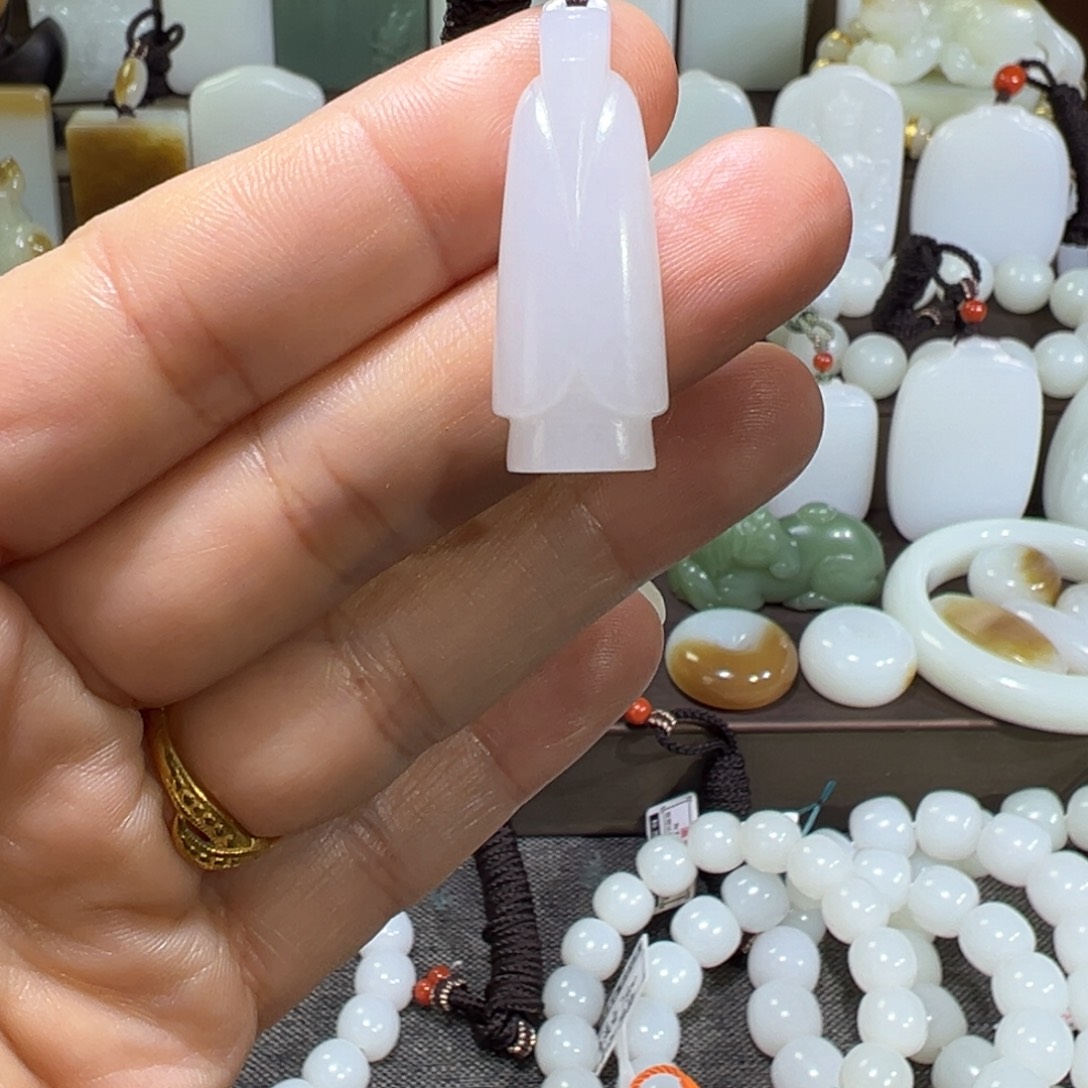 和田玉颈饰未镶嵌一***&