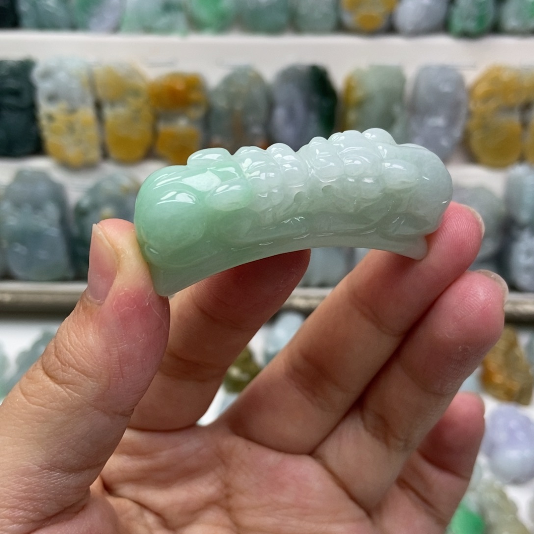 翡翠未镶嵌吊坠(赠链)
