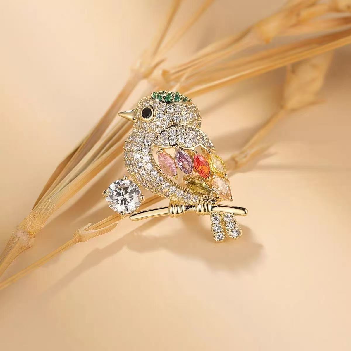 铜合金合成锆石胸针 轻奢高端喜鹊挂枝百搭胸针8815