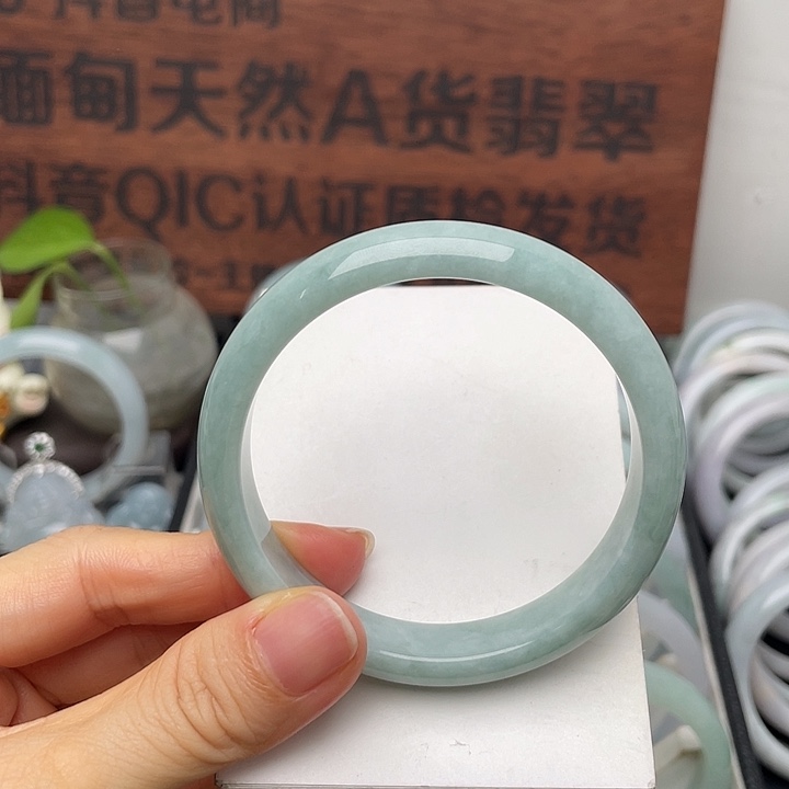 翡翠未镶嵌手镯56.8正圈有纹