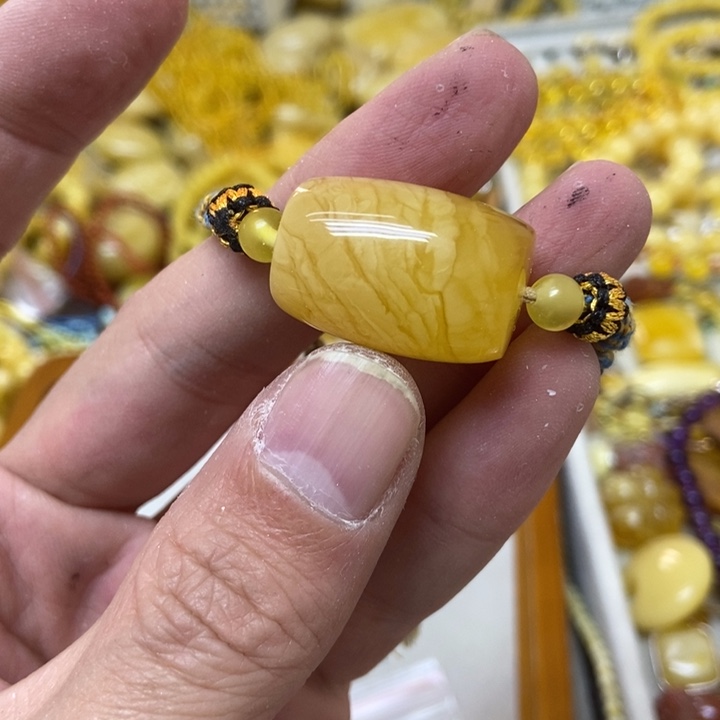 蜜蜡未镶嵌裸石吊坠