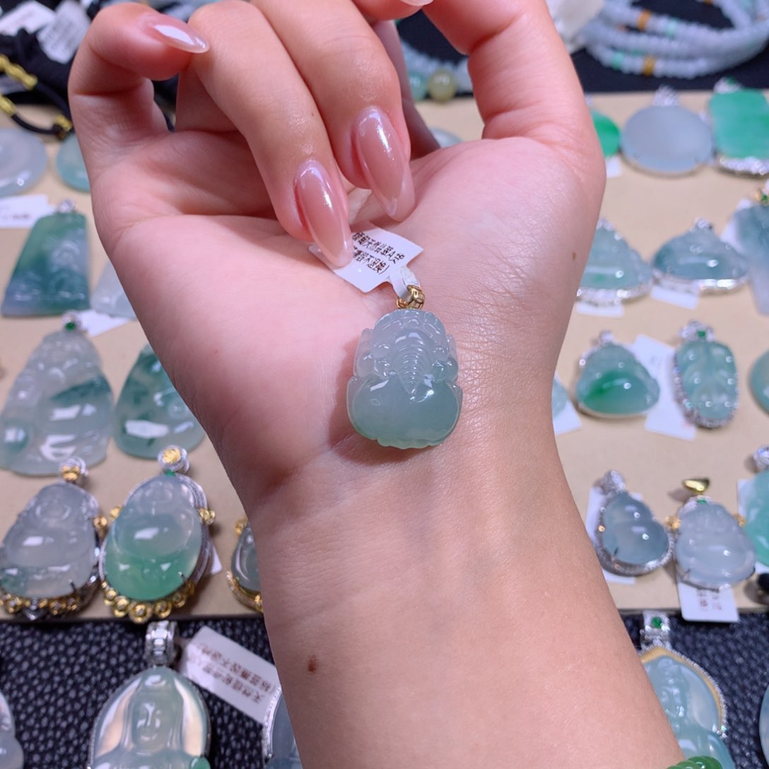 翡翠吊坠(不含链)18K金镶嵌