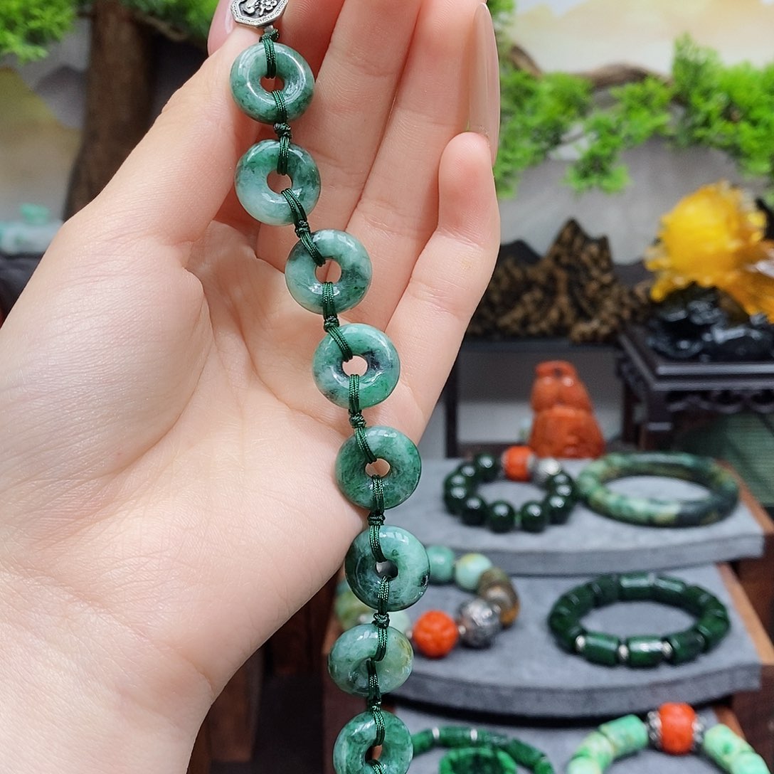 翡翠手链未镶嵌漂亮美眉