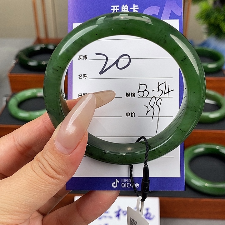 月***画和田玉未镶嵌手镯