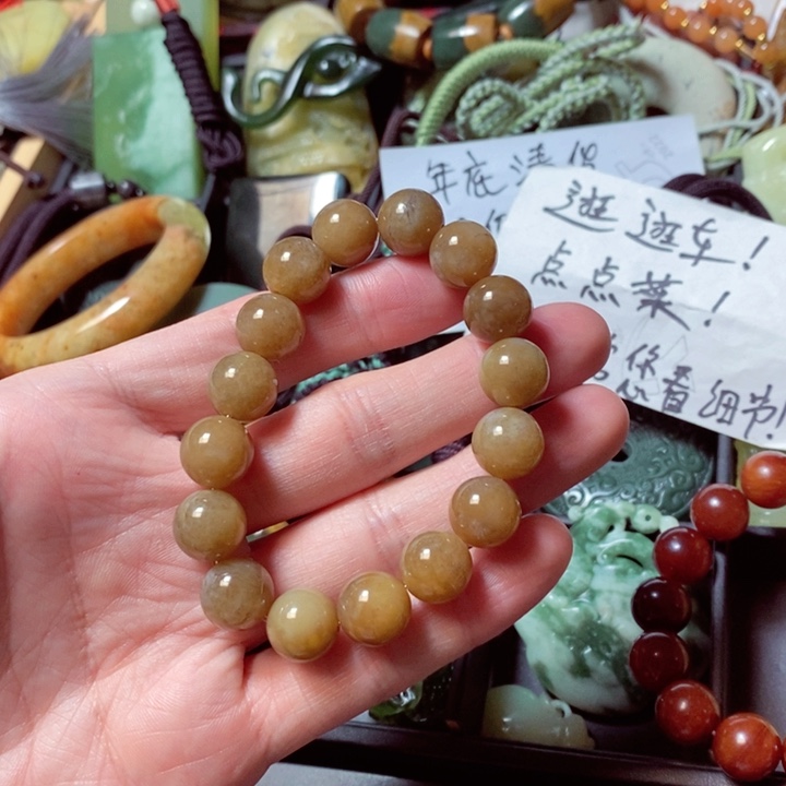 透闪石质玉颈饰未镶嵌