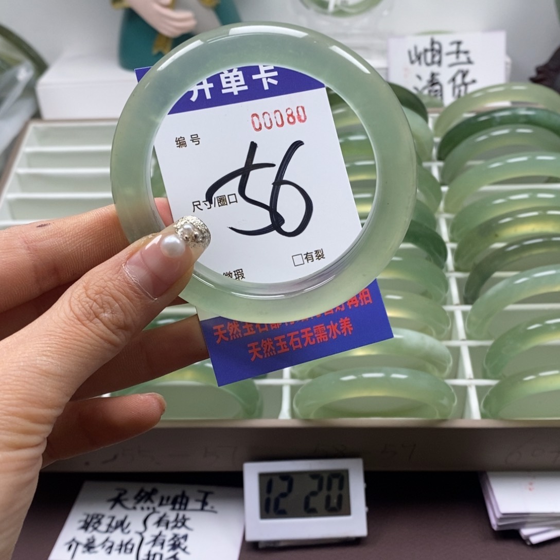 蛇纹石玉手镯未镶嵌