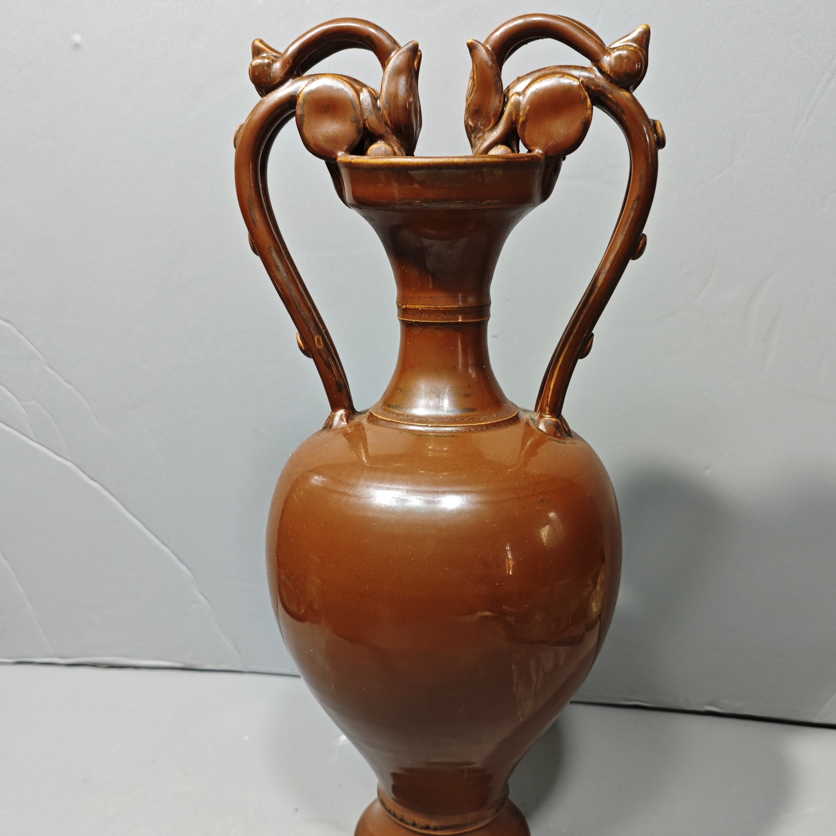 定窑双龙瓶摆件复古陶瓷老物件创意。品相完美，器型规整