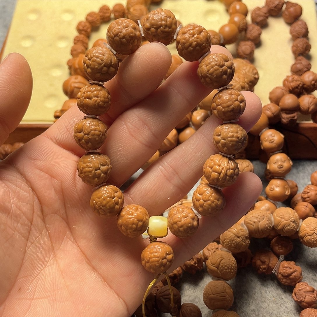 猴头核桃雕刻金蟾