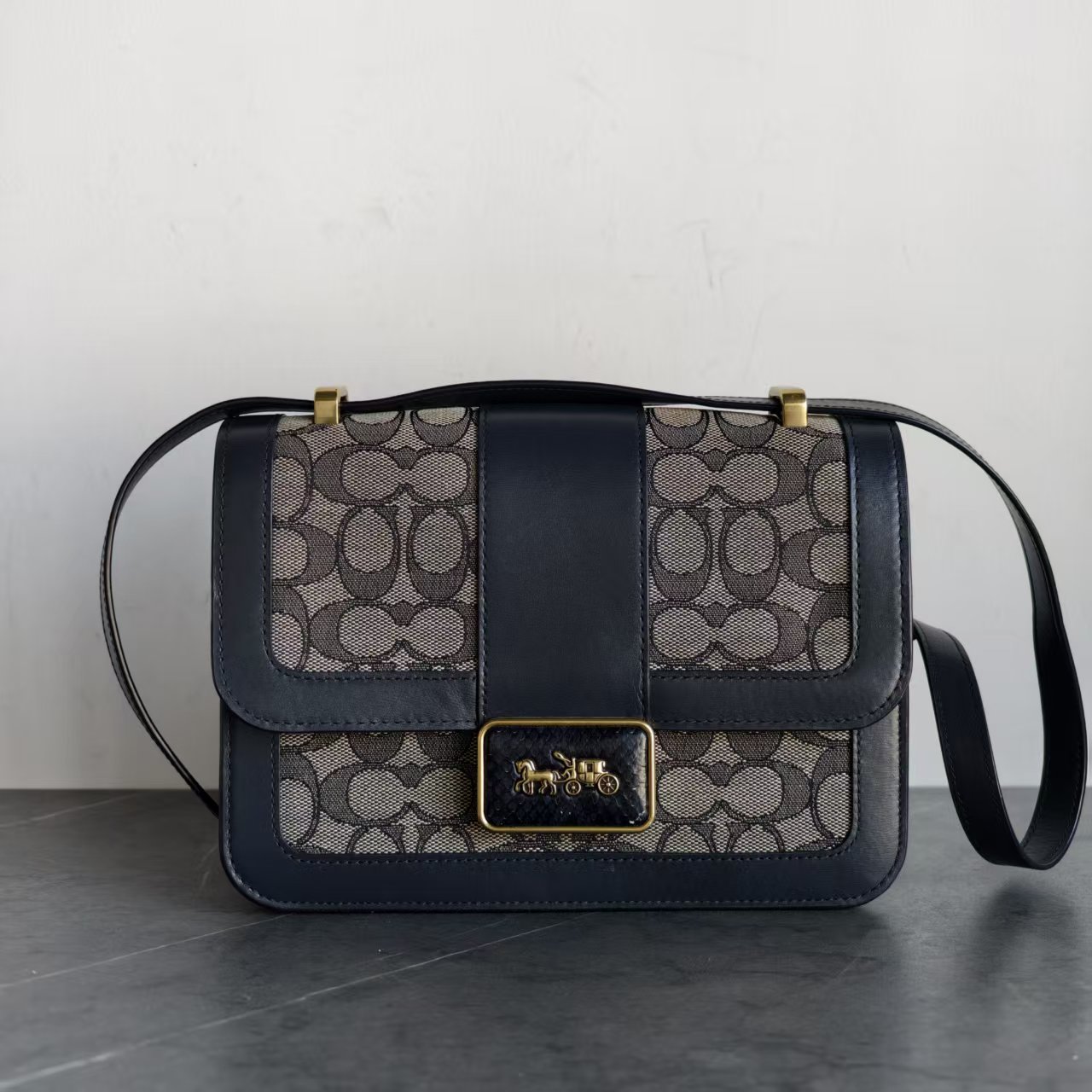 95新 COACH/蔻驰 a1253邮差包23*8*16